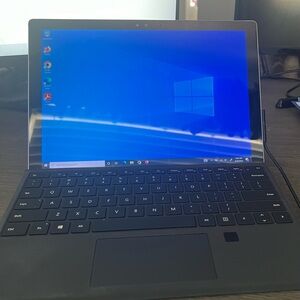 Selling Microsoft Surface Pro 4 Tablet